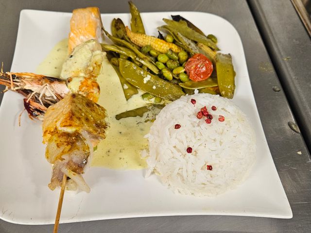 Le Charleston Brochette de poissons et gambas