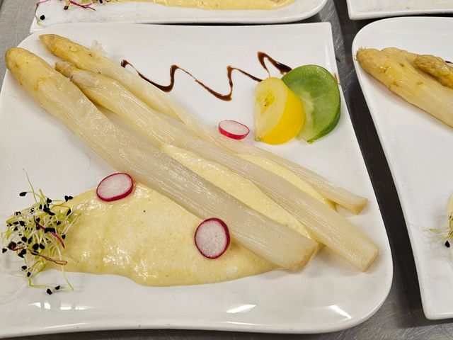 Le Charleston Les asperges avec mousseline