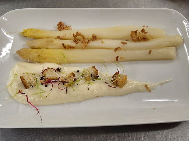 Le Charleston Les asperges et leur mousseline