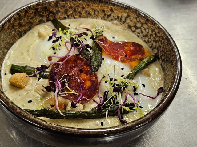 Le Charleston Oeuf parfait aux asperges vertes