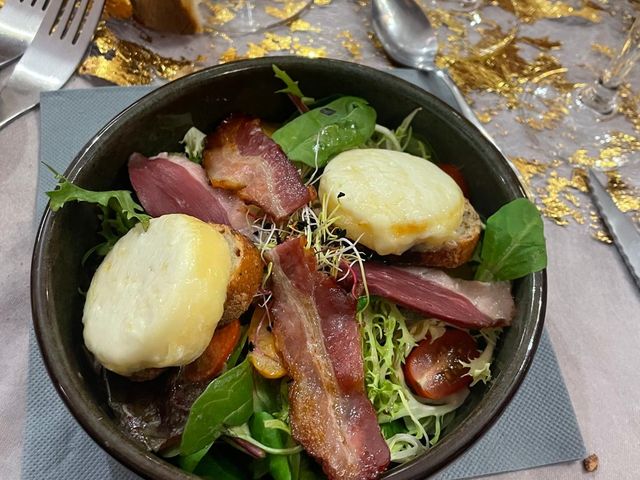 Le Charleston Petite salade chèvre chaud